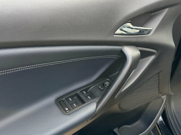 2023 Chevrolet Tracker IV, чёрный, 2265000 рублей - вид 11