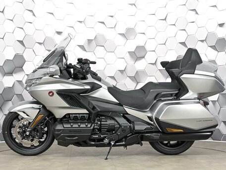 2025 Honda GL 1800 Gold Wing, серебристый, 3649000 рублей, вид 4