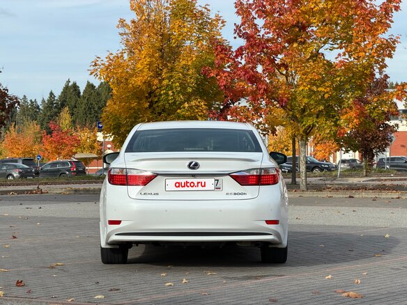 2014 Lexus ES 300h VI, белый, 2290000 рублей - вид 4