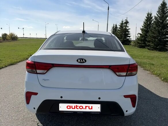 2020 Kia Rio IV Рестайлинг, белый, 2100000 рублей - вид 4