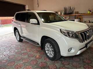 2017 Toyota Land Cruiser Prado 150 Series Рестайлинг 1, белый, 5200000 рублей, вид 3