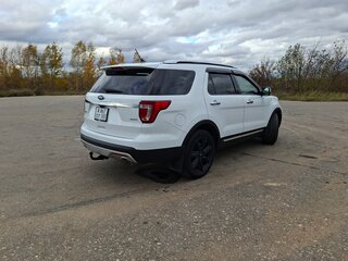 2016 Ford Explorer V Рестайлинг, белый, 3300000 рублей, вид 3