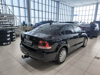 2017 Volkswagen Polo V Рестайлинг, чёрный, 1099000 рублей, вид 5