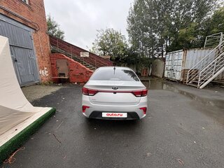 2020 Kia Rio IV, серый, 1399000 рублей, вид 3