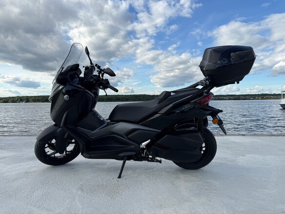 2025 Yamaha XMAX, чёрный, 760000 рублей - вид 1