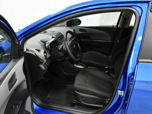 2014 Chevrolet Aveo II, синий, 775000 рублей - вид 9