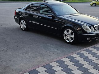 2004 Mercedes-Benz E-Класс 320 III (W211, S211), чёрный, 750000 рублей, вид 2