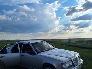 1985 Mercedes-Benz W124 230 4-speed, серый, 400000 рублей, вид 2