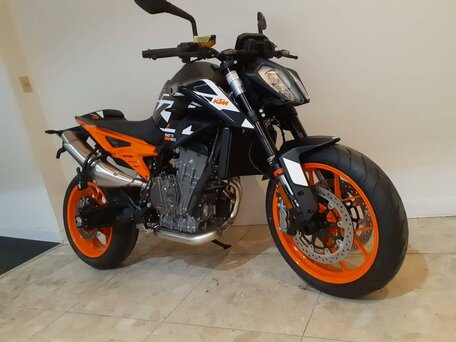 2026 KTM 890 Duke GP, чёрный, 899000 рублей, вид 3