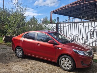 2013 Kia Rio III, красный, 620000 рублей, вид 3