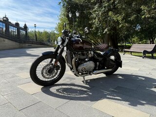 2019 Triumph Bonneville Bobber, пурпурный, 1600000 рублей, вид 4
