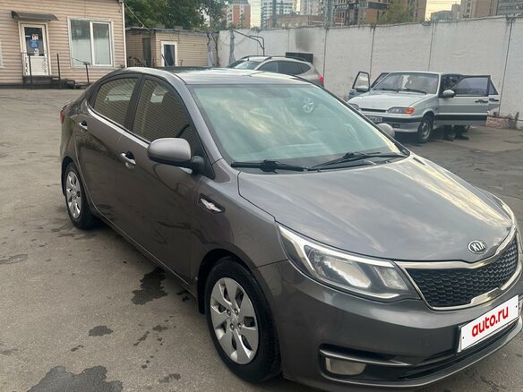 2016 Kia Rio III Рестайлинг, серый - вид 1