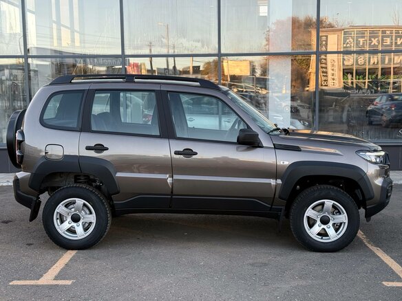 2026 Lada (ВАЗ) Niva Travel I Рестайлинг, коричневый, 1623000 рублей - вид 5