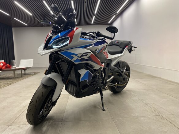 2025 BMW M 1000 XR, белый, 3250000 рублей - вид 1