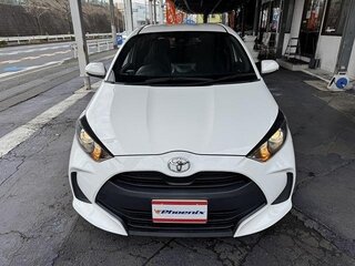 2022 Toyota Yaris IV, белый, 970004 рублей, вид 1