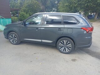 2019 Mitsubishi Outlander III Рестайлинг 3, серый, 2495000 рублей, вид 2
