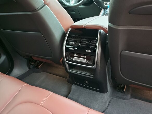 2020 BMW X6 30d III (G06), зелёный, 8700000 рублей - вид 16