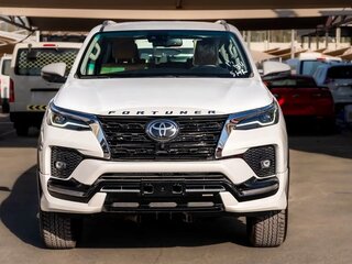 2026 Toyota Fortuner II Рестайлинг, белый, 7542946 рублей, вид 2