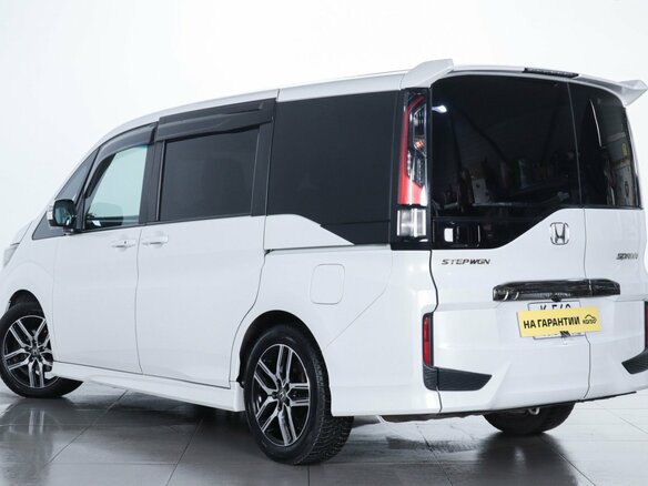 2018 Honda Stepwgn V Рестайлинг, белый, 2579000 рублей - вид 3