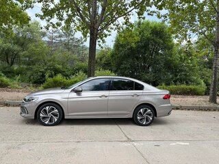 2022 Volkswagen Bora IV (China Market) Рестайлинг, серебристый, 1030000 рублей, вид 4
