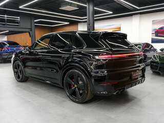 2026 Porsche Cayenne GTS III Рестайлинг, чёрный, 25990000 рублей, вид 4