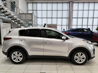 2017 Kia Sportage IV, серебристый, 1750000 рублей, вид 4