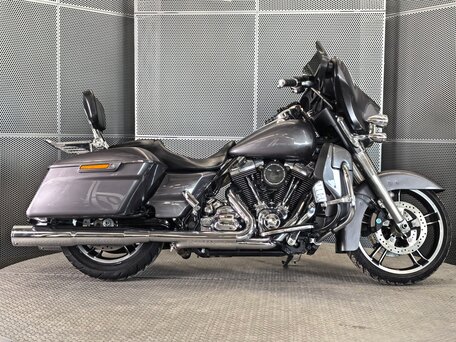 2013 Harley-Davidson Street Glide, серый, 1299000 рублей, вид 1