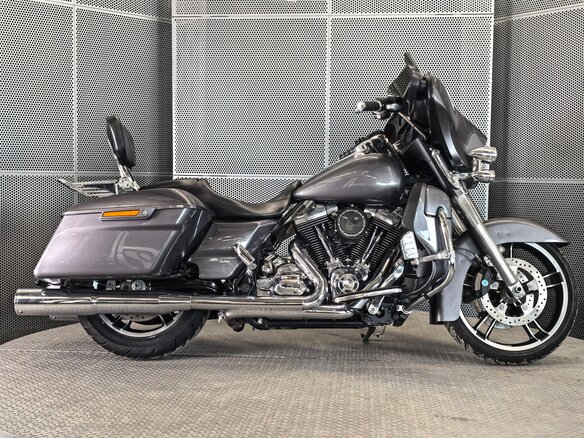 2013 Harley-Davidson Street Glide, серый, 1299000 рублей
