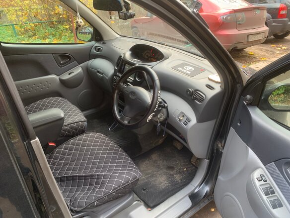 2001 Toyota FunCargo, чёрный, 350000 рублей - вид 4