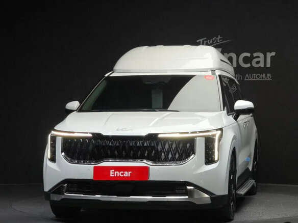 2023 Kia Carnival IV Рестайлинг, белый, 6020000 рублей - вид 2