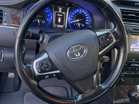 2017 Toyota Camry VII (XV50) Рестайлинг 2, белый, 1900000 рублей, вид 5