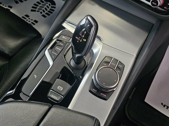 2018 BMW 5 серии 520d xDrive VII (G30/G31/G38), чёрный, 3589000 рублей - вид 19