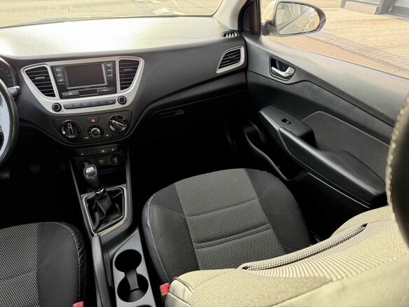2019 Hyundai Solaris II, бежевый, 1345000 рублей - вид 21