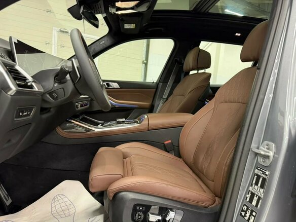 2026 BMW X7 40i I (G07) Рестайлинг, серый, 16490000 рублей - вид 3