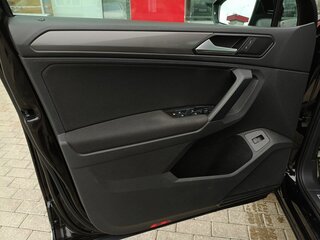 2019 Volkswagen Tiguan II, чёрный, 2756000 рублей, вид 5