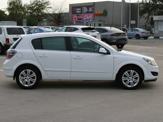 2012 Opel Astra H Рестайлинг, белый, 669000 рублей, вид 4