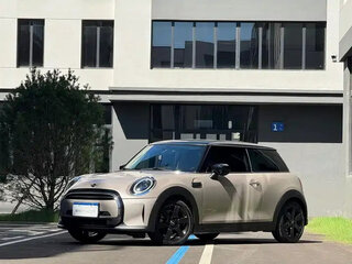 2023 Mini Clubman Cooper II Рестайлинг, бежевый, 2150999 рублей, вид 3