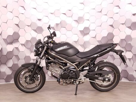 2024 Suzuki SV 650, чёрный, 777000 рублей, вид 4