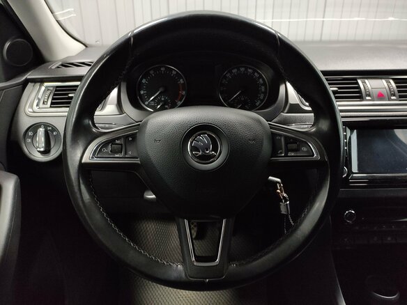 2017 Skoda Rapid I Рестайлинг, белый, 990000 рублей - вид 6