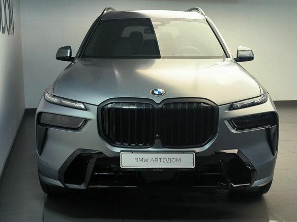 2026 BMW X7 40d I (G07) Рестайлинг, серый - вид 2