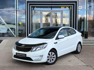 2013 Kia Rio 5-speed III, белый, 829000 рублей, вид 1
