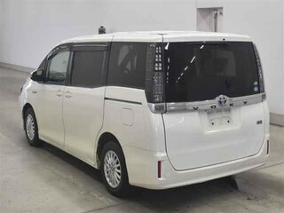 2015 Toyota Voxy III (R80), белый, 1590000 рублей, вид 3
