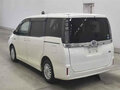 2015 Toyota Voxy III (R80), белый, 1590000 рублей - вид 2