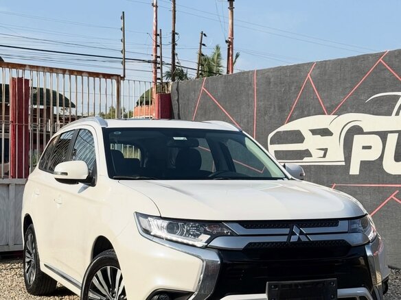 2022 Mitsubishi Outlander III Рестайлинг 3, белый, 1990000 рублей - вид 3