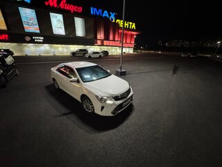 2015 Toyota Camry VII (XV50) Рестайлинг, белый, 1700000 рублей, вид 4