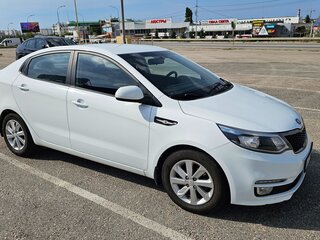 2016 Kia Rio III Рестайлинг, белый, 1090000 рублей, вид 1