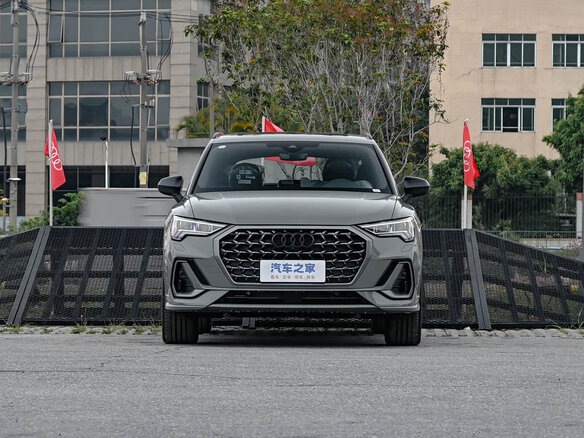 2026 Audi Q3 35 TFSI II (F3), серый, 3920000 рублей - вид 2