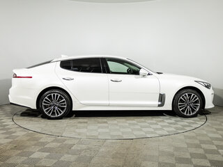 2019 Kia Stinger I, белый, 2549700 рублей, вид 4