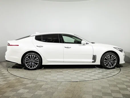 2019 Kia Stinger I, белый, 2499700 рублей, вид 4