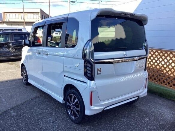 2023 Honda N-BOX II Рестайлинг, белый, 841000 рублей - вид 5